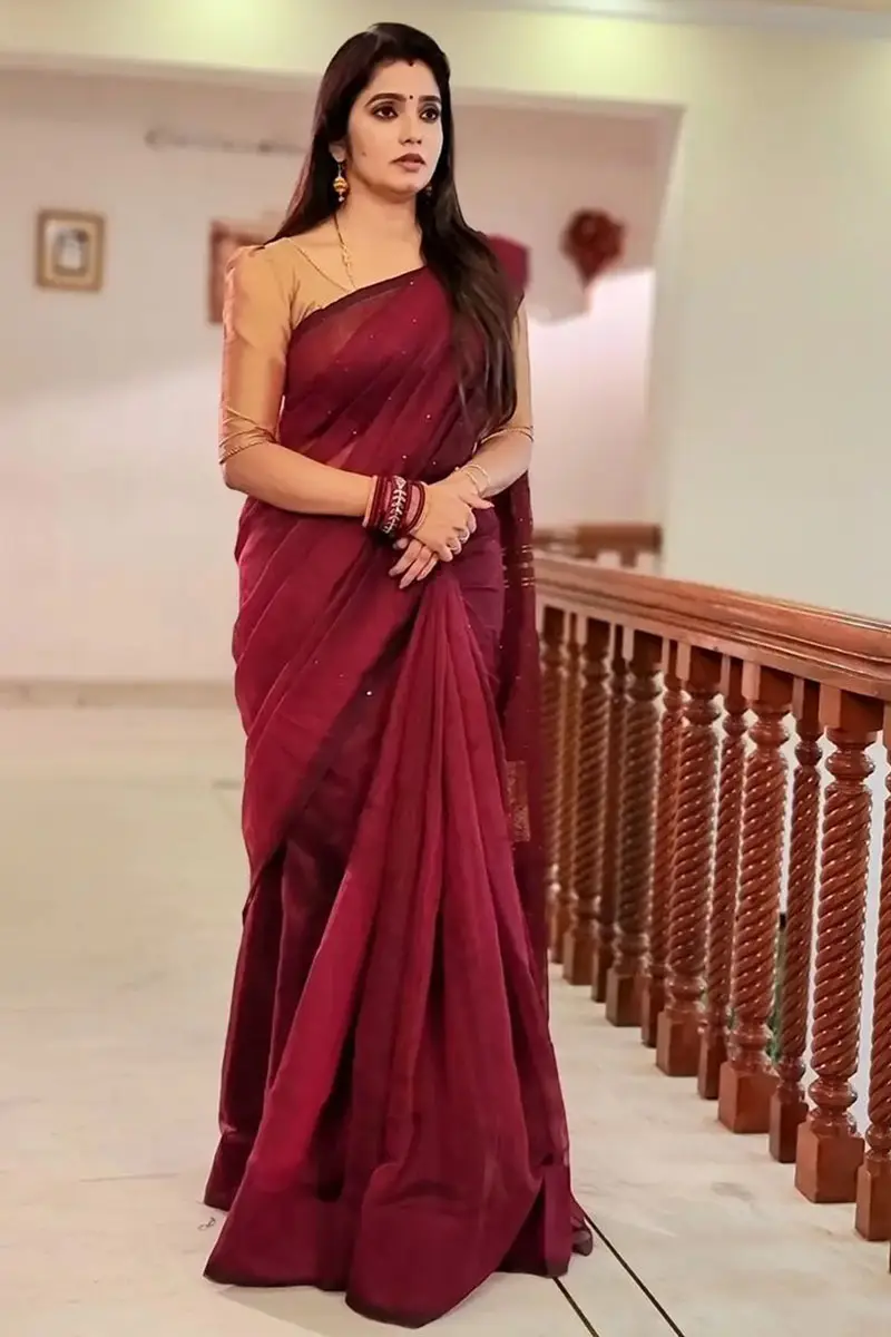 Tamil TV Actress Srithika Photos In Maroon Saree Blouse